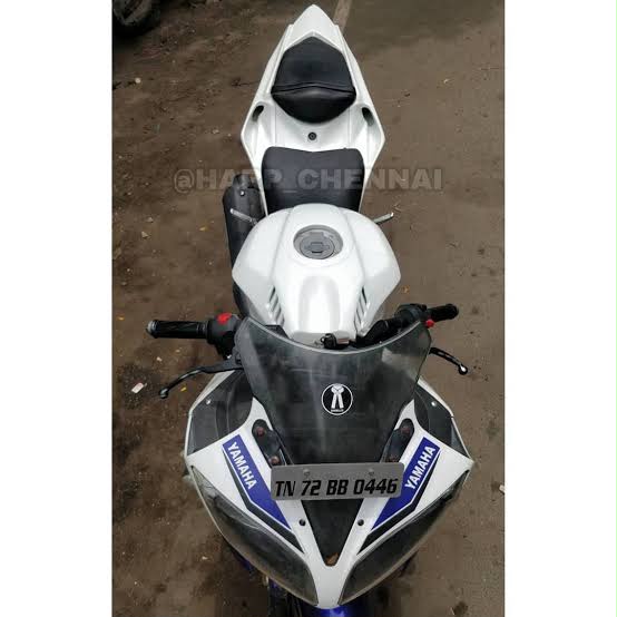 YAMAHA R15 V2 SINGLE PIECE TAIL KIT R1 MODEL WITH LOCK PANEL